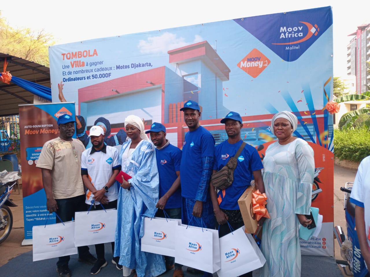 Tombola Villa Moov Money : sept clients récompensés, dont le grand gagnant de la villa !